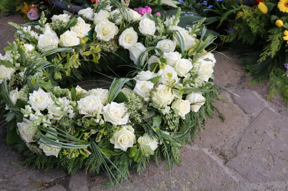 Couronne de fleurs à LES HAUTS-D'ANJOU